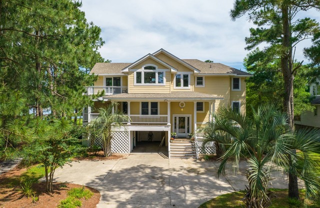 5 Bedroom with views of the Currituck Sound & award winning resort amenities!