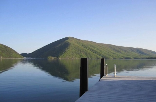 GORGEOUS Mountain and Wide Water Views! Paved Driveway to the Water! Come Visit "Mountain Majesty"