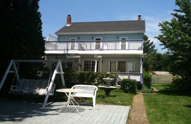 5 chambres! 5 salles de bain! Dock de 300 pieds! Front de l'eau! Conviviale et familiale!