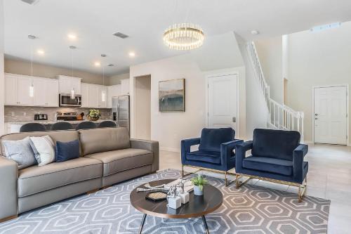 5 Bedrooms4 Bathrooms Windsor Island 1860Sd