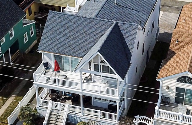 CÔTE D'OR!! 1 BLOCK TO BEACH !! 5 étoiles!! 4 Bd 2Bth 2nd Flr w / pont privé sur le toit
