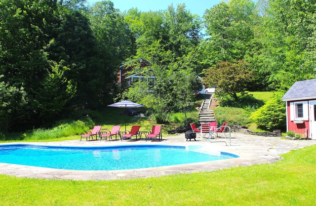 Privé, nouvellement meublé 5 BR Killington All-Season Home With Pool & Hot Tub