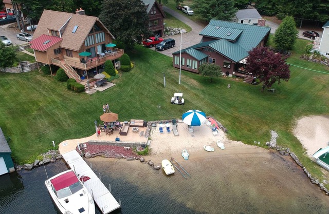 5 BR Water Front, *Private* Sandy Beach, 40 foot deep water dock. Central Air