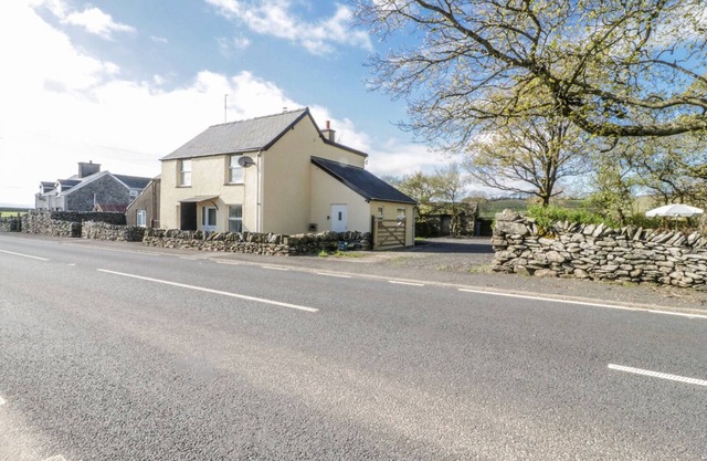 5 Ceirnioge Cottages, PENTREFOELAS