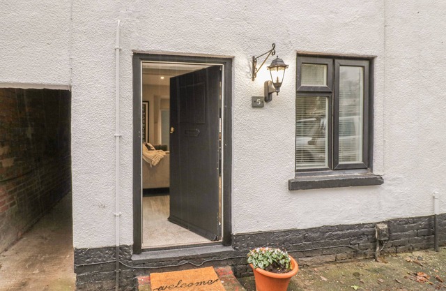 5 Coley Lane, GRAND HAYWOOD