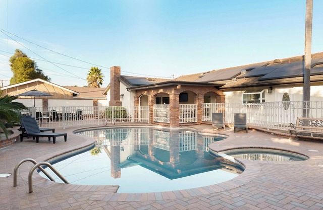 5 -★- Disney California Dream Home - Pool/Spa - Game Room - 2 mins to Disney