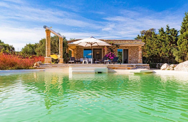 Villa de rêve avec piscine naturelle et vue mer