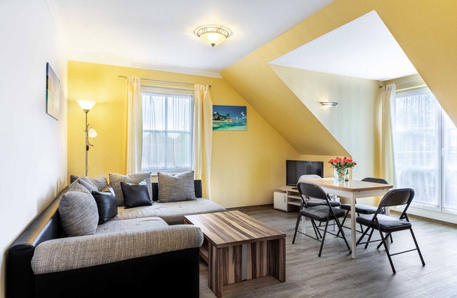 (5) Hanna, 2-room apartment, loggia, upper floor - Ostseeferienhaus Drachenflieger Pepelow OFC 02