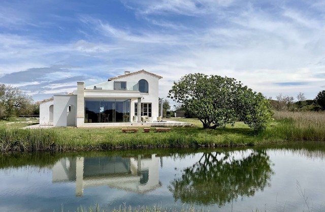 Maison de vacances 5*, quelque part en Camargue au milieu des étangs