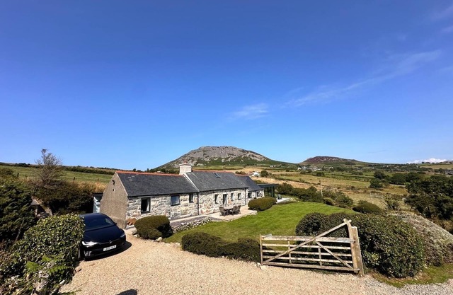 Beautiful Welsh Long House with stunning views