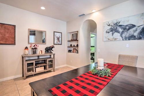 5 Mi to Big Bear Lake Cozy Cottage with Hot Tub