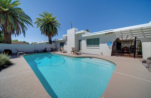 NOUVEAU! Litchfield Park Home w / Pool près du Wigwam!