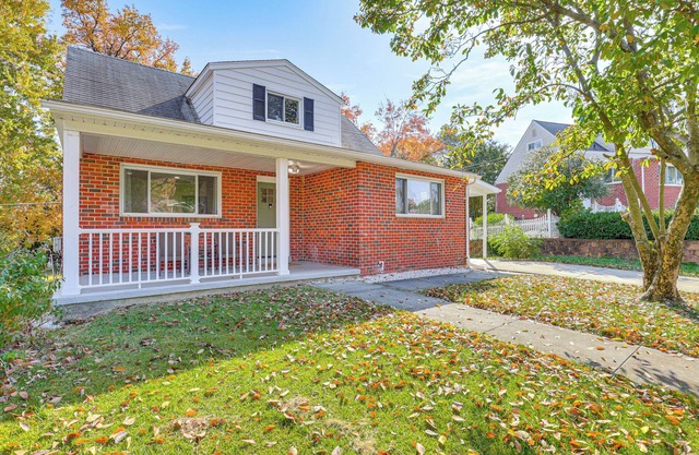 5 Mi to Downtown Baltimore: Quiet Home w/ Porch