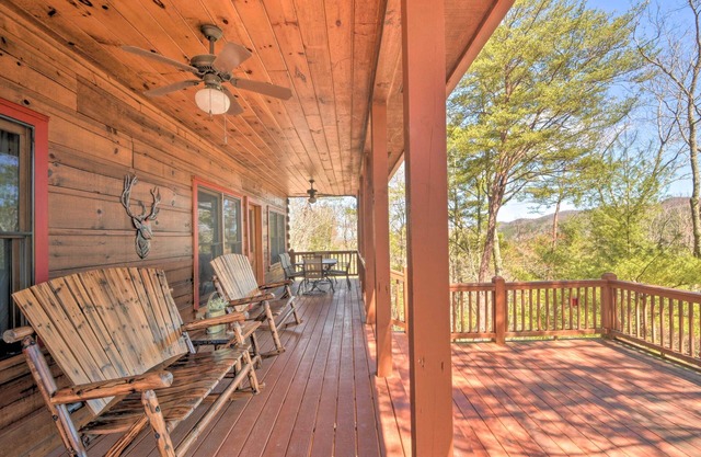 5 Mi to Downtown Blue Ridge: Rustic Cabin w/ Views