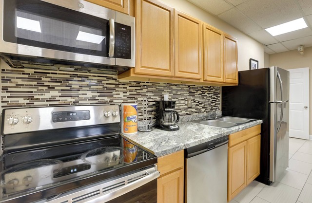 5 Mi to Dtwn: Birmingham Apartment