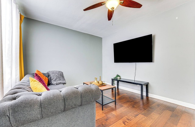 5 Mi to Dtwn: Home w/ Fenced Yard in Jacksonville