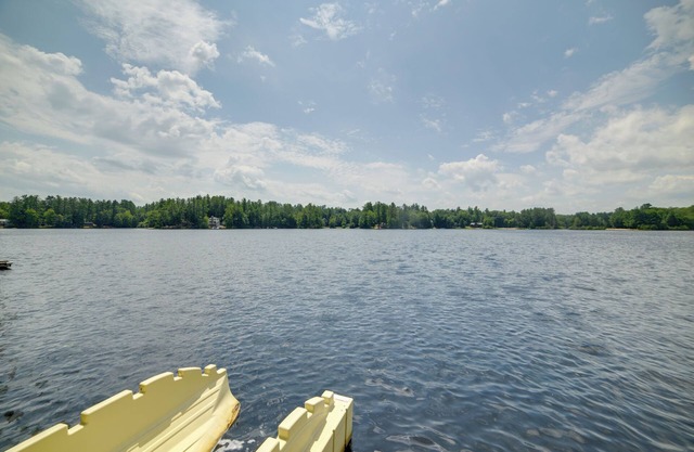 Lakefront Getaway w/ Canoe & Dock Fishing!