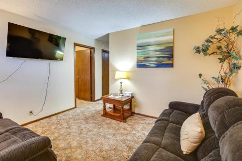 5 Mi to Hutchinson Attractions Cozy Apt