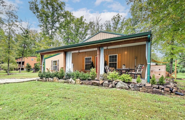 5 Mi to Nolin Lake: Family Home w/ Hot Tub!