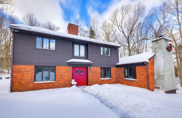 5 Mi to Skiing: Home w/ Hot Tub & Patio!