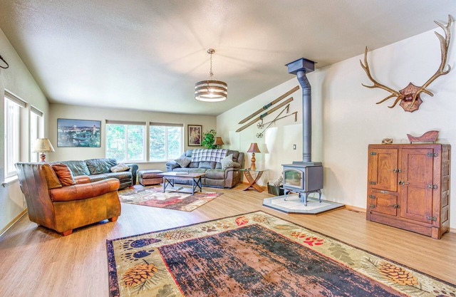 10 Mi to Ski Resort: Inviting Mount Spokane Home
