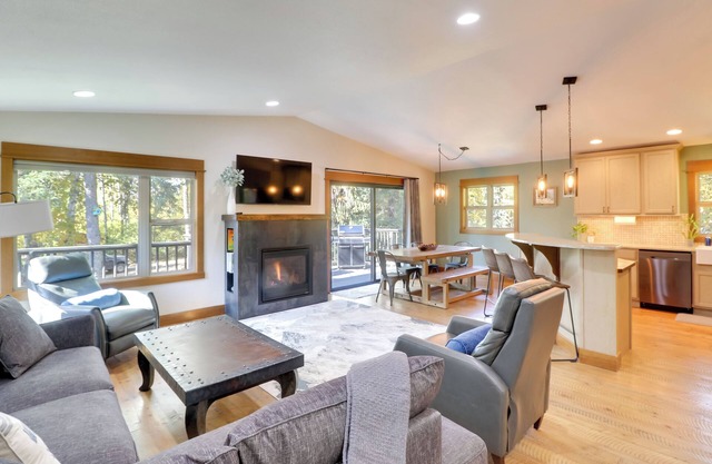 5 Mi to Whitefish Resort: Home w/ Shared Hot Tub!
