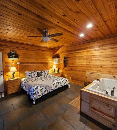 5 Min To Beaver Lakeking Bedfirepitjetted Tub