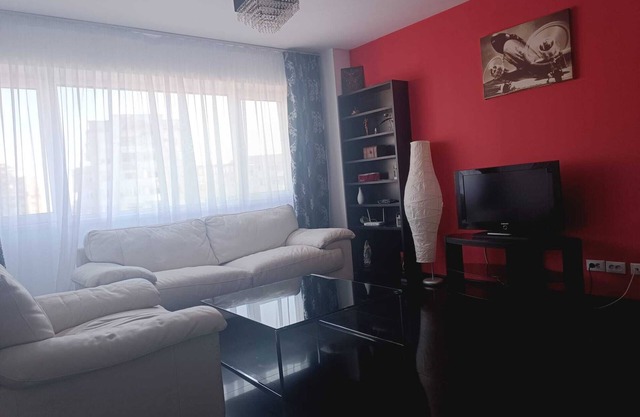5 min to the old town center, fully equipped, centrally located apartment.