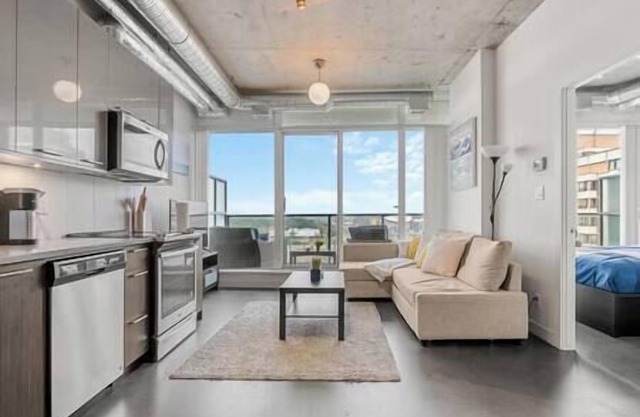 5 min walk to Stampede | 2BR |AC |Near Frt Calgary