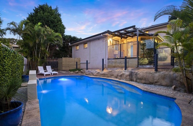 5 mins drive to Terrigal Beach. House.