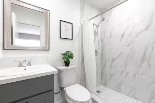 5 Mins to DT Alhambra - Homey 2BR Apt 4A