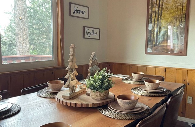 5 minutes driving and 20 minutes walking distance to the Lake Gregory