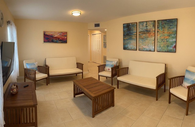 5 MINUTES TO THE BEACH COTTAGE