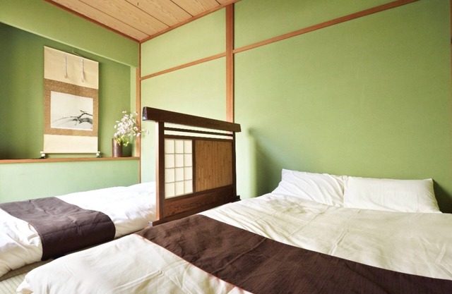 5 minutes to Universal Studios Accommodates up to 10 people Oldfashioned house but clean - Nishikujo reception / Osaka Ōsaka