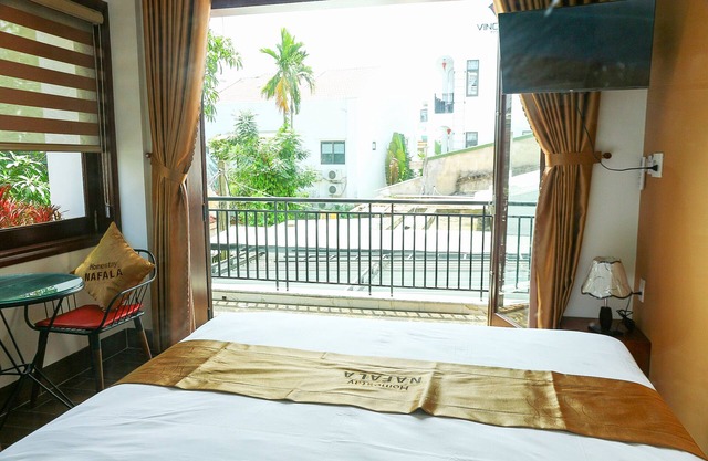 5 minutes walking to the town center! Great rooms with balcony