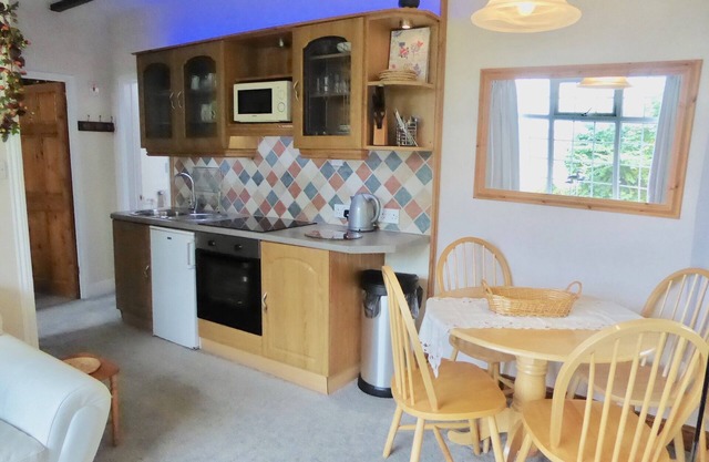 a5 ~ courte promenade de la plage de Portreath ~ Pubs & Shops ~ FAB PISCINE + HOTUB + JARDIN + BBQ + WIFI
