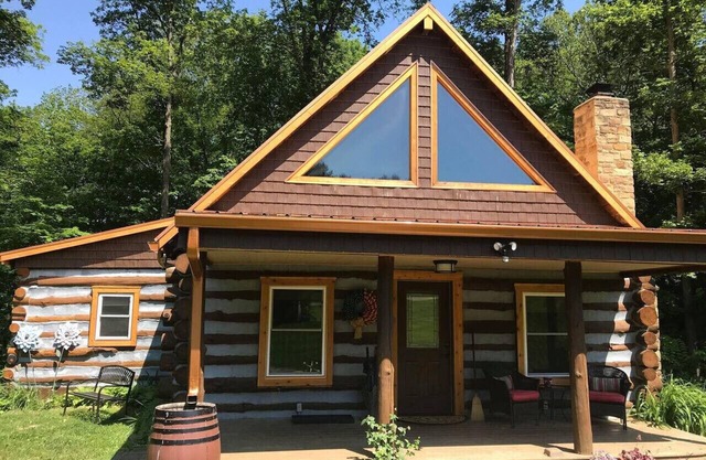 Rustic charm: Escape Naturally at 5 Star Cabin in Brown County