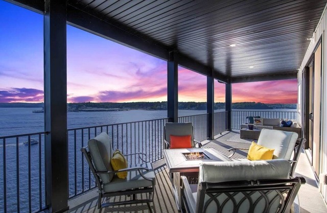 5 Star Corner Penthouse with Million Dollar View!