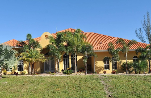 5 Star Exquisite Villa Retreat avec piscine sur Canal