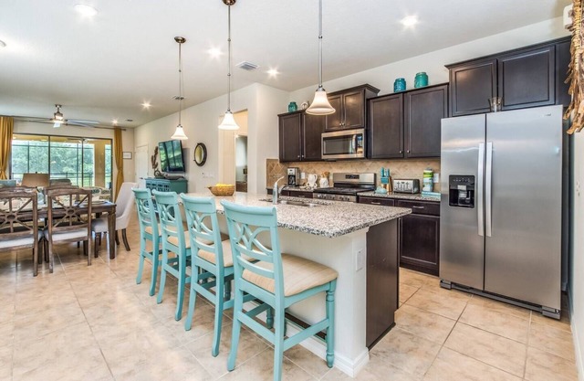 5 Star FREE Resort usage - Amazing 7 Bed home in Solterra Resort.