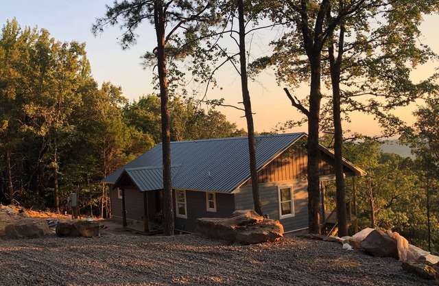 5 STAR Gorgeous Mountaintop Cottage - WINTER SPECIAL PRICING!!