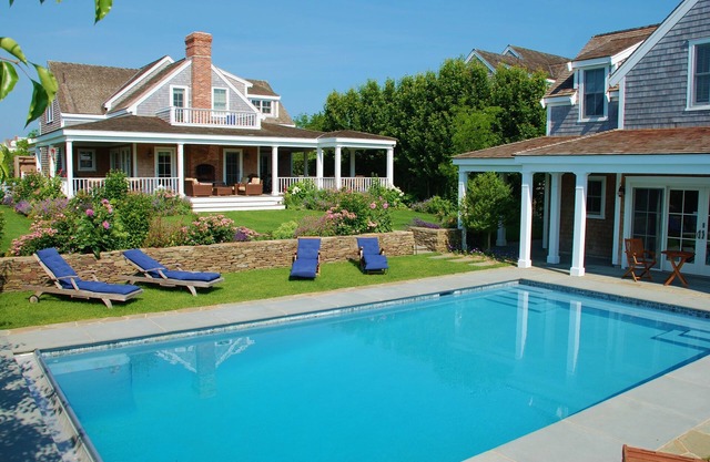 5 étoiles, grand domaine de 8 BR, grande cour, piscine, étang, à pied de la ville et de la plage