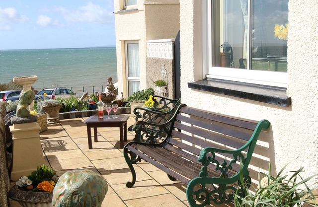 5 étoiles à Criccieth. Vue sur la mer. 1 minute de la plage. 8 personnes