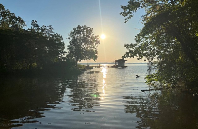 5 Star Lakefront Cottage with Full Guest House on Lake Weiss - Sleeps 10-12