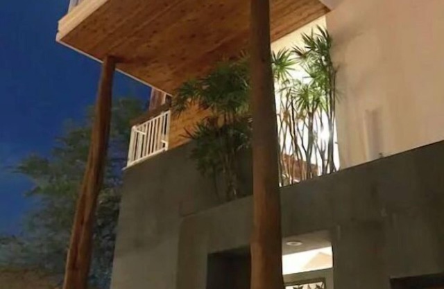 5 STAR LOCATION! MODERN 2Bdrm/AC/WALK TO BEACH