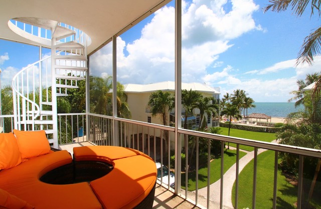 Maison de ville 5 étoiles moderne face à l'océan Islamorada sur la plage!