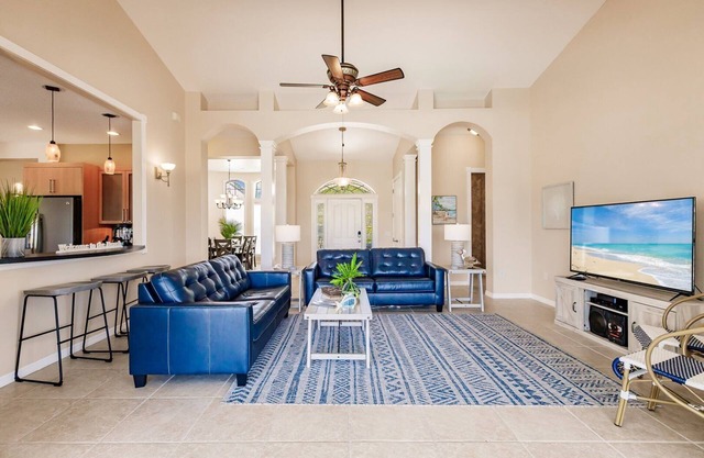5 STAR Property: Peaceful Waterfront Retreat, Panoramic Views, Heated Pool