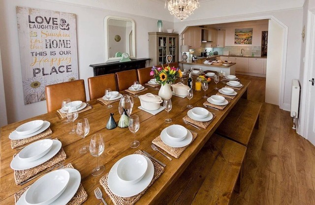 5* Stunning Victorian House, Sleeps 18, Located on the Seafront at Criccieth