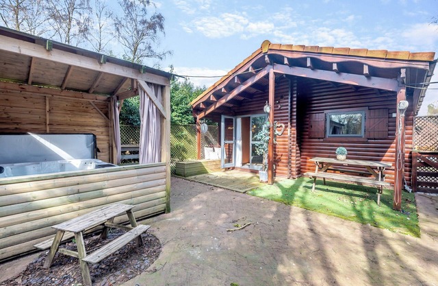 5 The Glades - UK46753