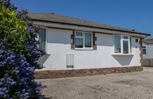 50 HARBOUR ROAD, pet friendly, with open fire in Pagham